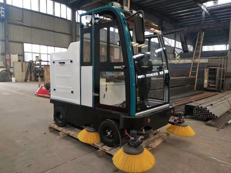 電動(dòng)掃路車 電動(dòng)掃路車