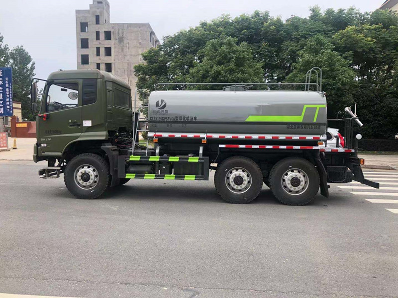 東風六驅灑水車 東風六驅灑水車