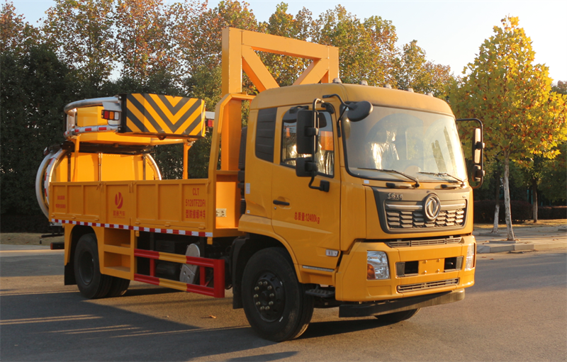 �|�L���\�S�Ʒ�ײ܇-�|�L���ٹ�·��ײ܇