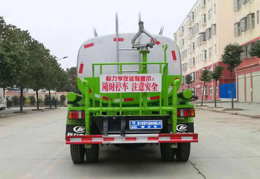 江鈴順達(dá)5噸灑水車后方展示圖