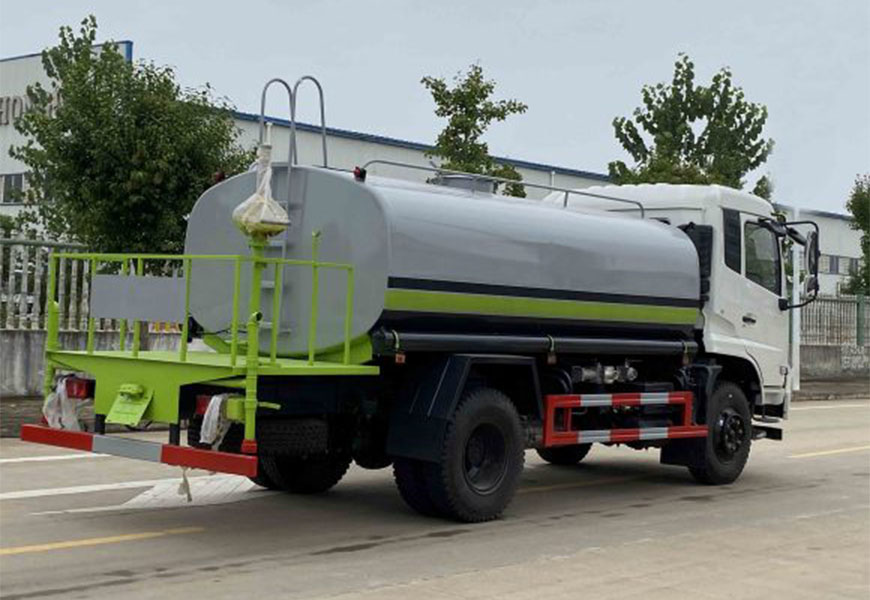 東風專底D3V灑水車后方展示圖